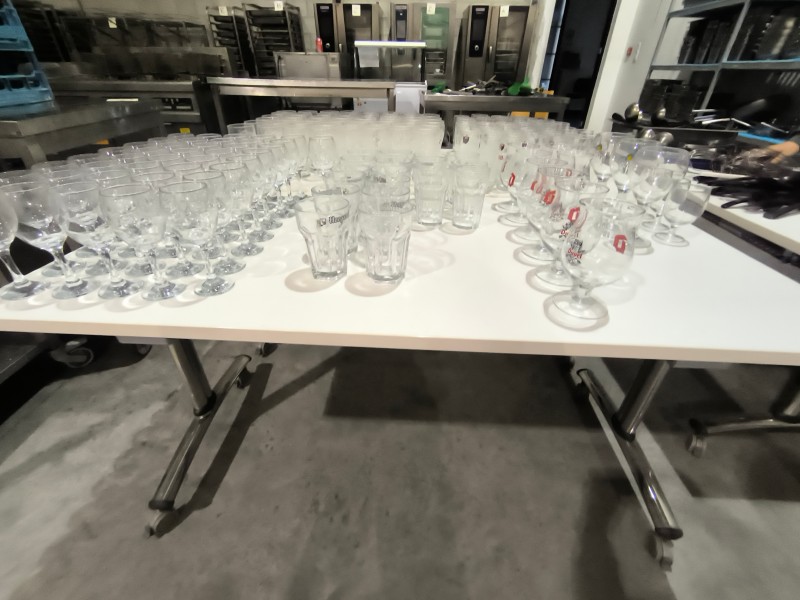 Een set diverse glazen – kavel bij Auctionline, Anderlecht
