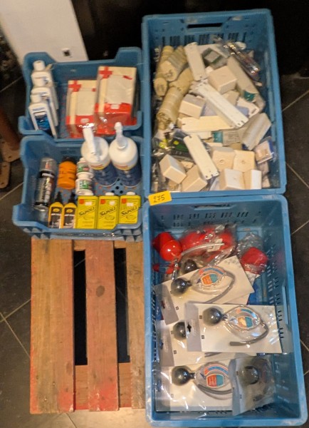 Een partij diverse materialen – kavel bij Auctionline, Anderlecht