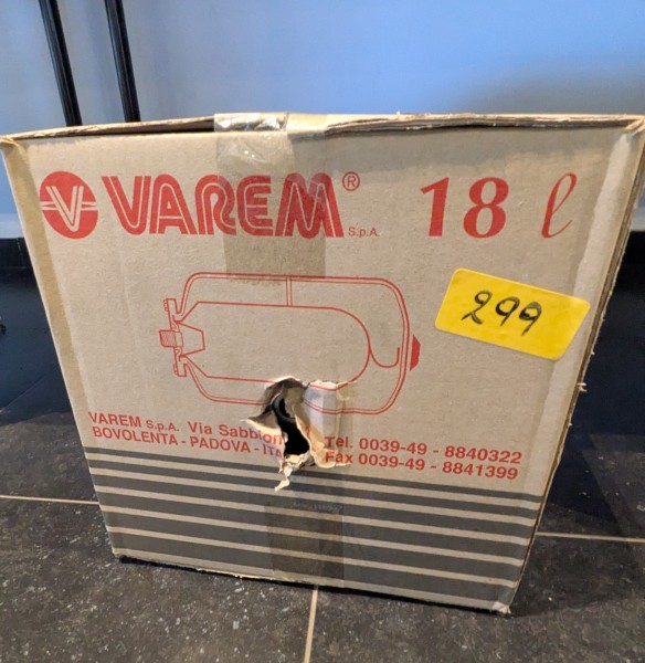 Een expansievat van 18 liter van VAREN – kavel bij Auctionline, Anderlecht