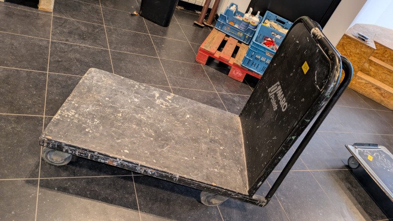 Een zwarte opvouwbare transportkar van MARO PAINTS – kavel bij Auctionline, Anderlecht